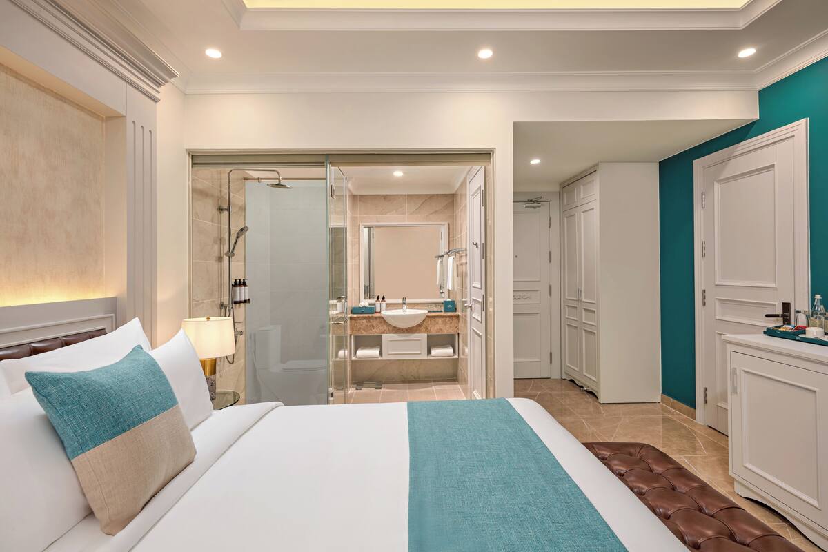Premium bedding, minibar, in-room safe, blackout drapes
