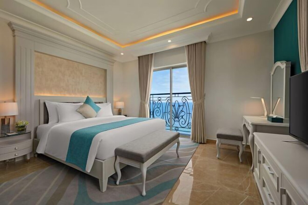 Premium bedding, minibar, in-room safe, blackout curtains