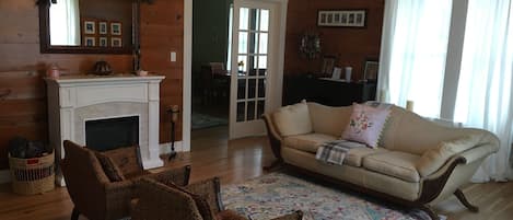 TV, fireplace