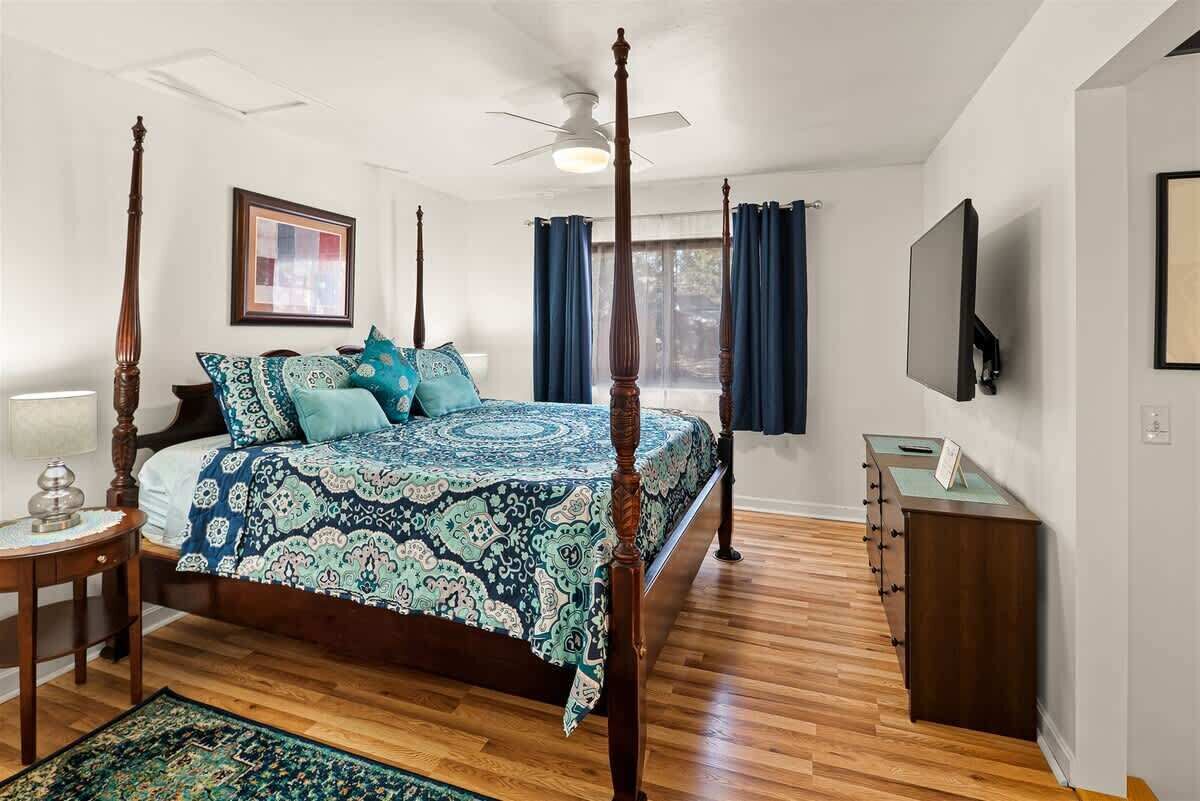 2 bedrooms, desk, iron/ironing board, free WiFi
