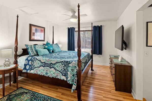 2 bedrooms, desk, iron/ironing board, free WiFi