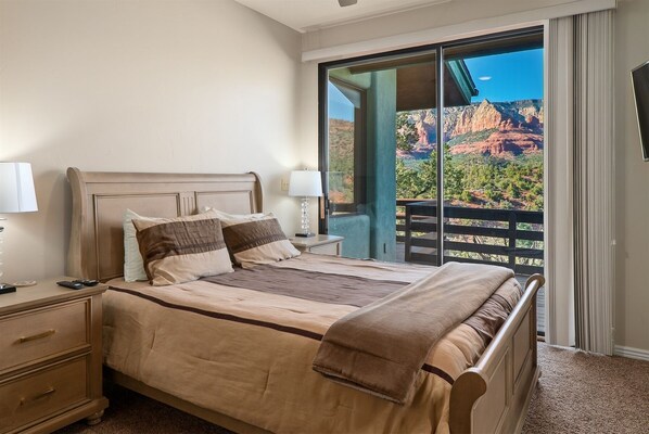 2 makuuhuonetta, silitysrauta/-lauta, ilmainen Wi-Fi, vuodevaatteet