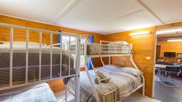 The Shack | Iron/ironing board, free WiFi, bed sheets