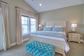 4 bedrooms, iron/ironing board, free WiFi, bed sheets - Stairway to Havens South - Gorgeous Home - Quick Golf Cart Ride to Beach! (North Myrtle Beach)