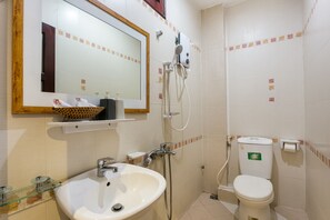 Hiustenkuivaaja, sampoo, vessapaperi