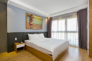 Työpöytä, silitysrauta/-lauta, ilmainen Wi-Fi, vuodevaatteet