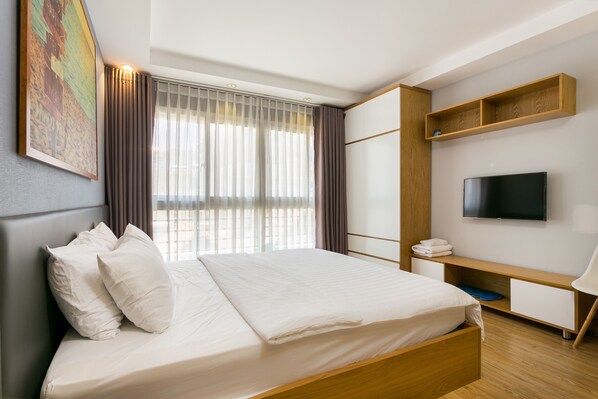 Työpöytä, silitysrauta/-lauta, ilmainen Wi-Fi, vuodevaatteet