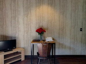 Down comforters, blackout drapes, bed sheets - Restmance Pension Woody Hill (Myoko)