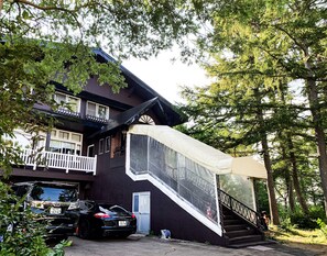 Front of property - Restmance Pension Woody Hill (Myoko)