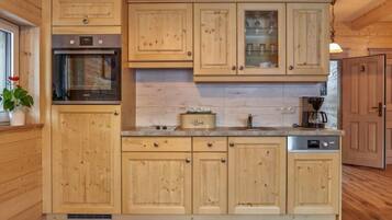 Kühlschrank, Ofen, Kochgeschirr/Geschirr/Besteck