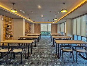 Meeting facility - Moxy Solo (Surakarta)