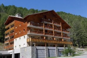 Exterior - Piscine + Local à Ski| Appart proche de la Station (La Foux d'Allos)