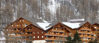 Piscine + Local à Ski| Appart proche de la Station