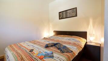 1 chambre, fer et planche à repasser, lit parapluie, Wi-Fi