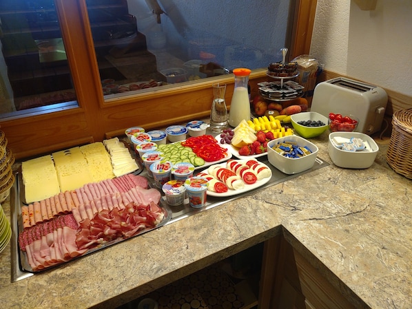 Daily buffet breakfast for a fee