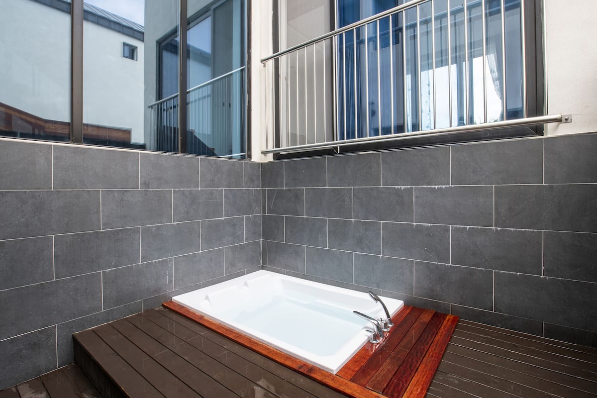 Familie appartement, bubbelbad (Jacuzzi Type) | Privéspabad