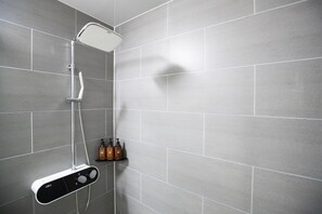 Dusche im Bad