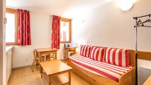 Tabla de planchar con plancha, cuna de viaje y wifi 