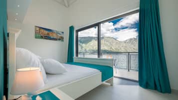4 bedrooms, in-room safe, iron/ironing board, WiFi