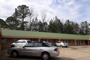 Free self-parking - Liberty Inn (Monticello)