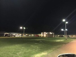 Fachada de la propiedad por la tarde o noche