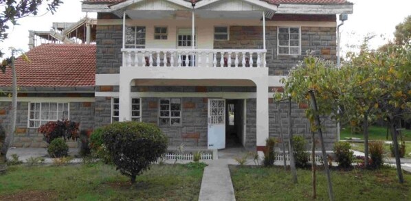 Front of property - Taphe Guest House Resort (Naivasha)