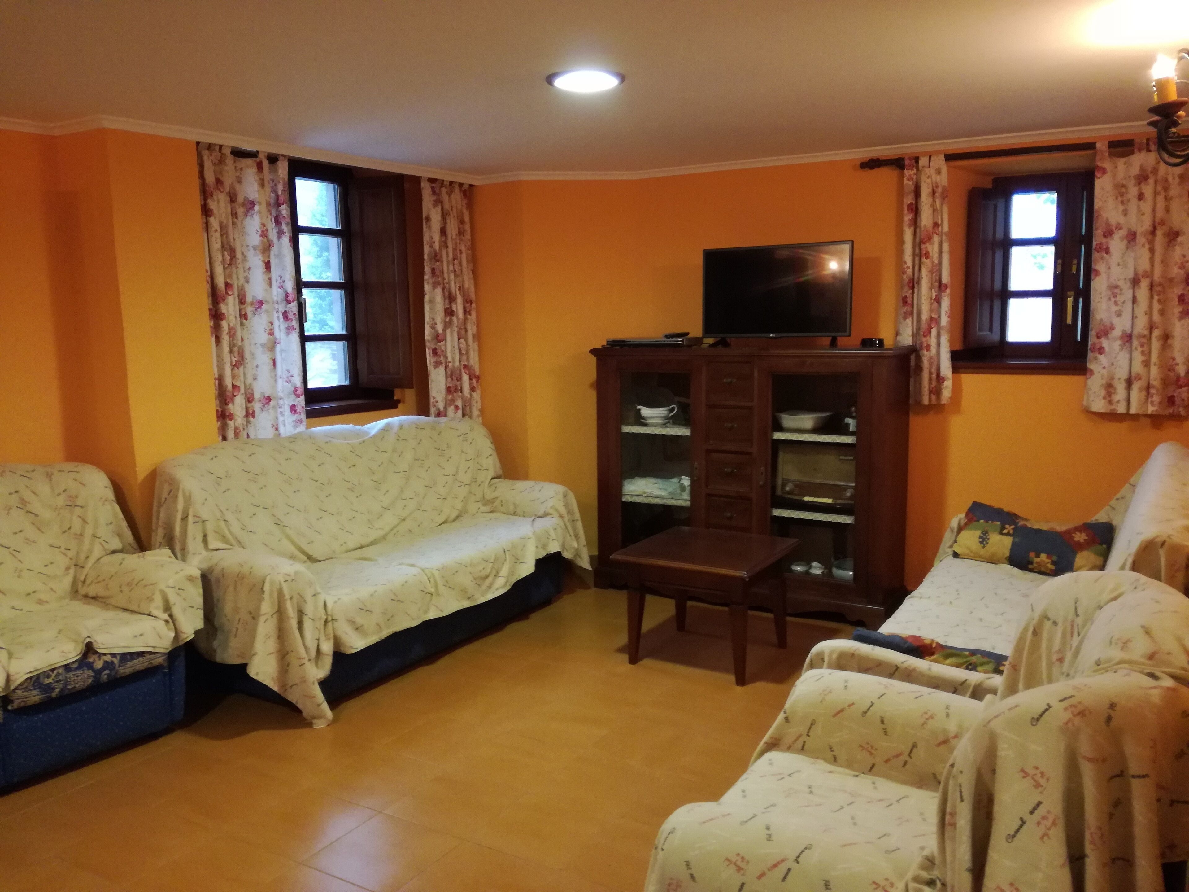 SARA rural apartment (full rental) Pumarega for 6 people