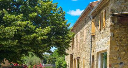 Cottage classified 3 * in vineyard with magnificent views and private pool