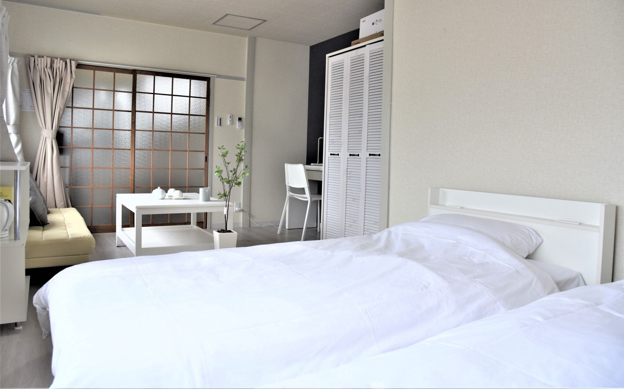 1 bedroom, desk, iron/ironing board, internet