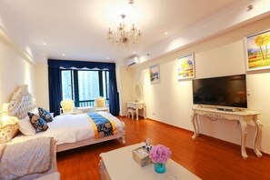 Deluxe-Doppelzimmer, Nichtraucher | Schreibtisch, Verdunkelungsvorhänge, kostenloses WLAN, Bettwäsche