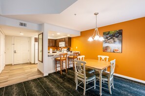Dining - Lake Tahoe | Tahoe Lake Retreat | Pool & Beach | 1BR (Zephyr Cove)