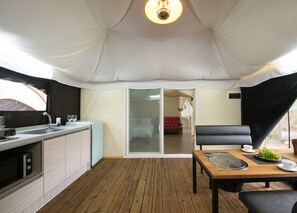 Room (Glamping) | Private kitchenette | Fridge, microwave, stovetop, rice cooker - Animal Caravan Pension - Glamping (Gapyeong)