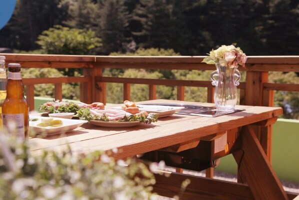 BBQ/picnic area - Animal Caravan Pension - Glamping (Gapyeong)