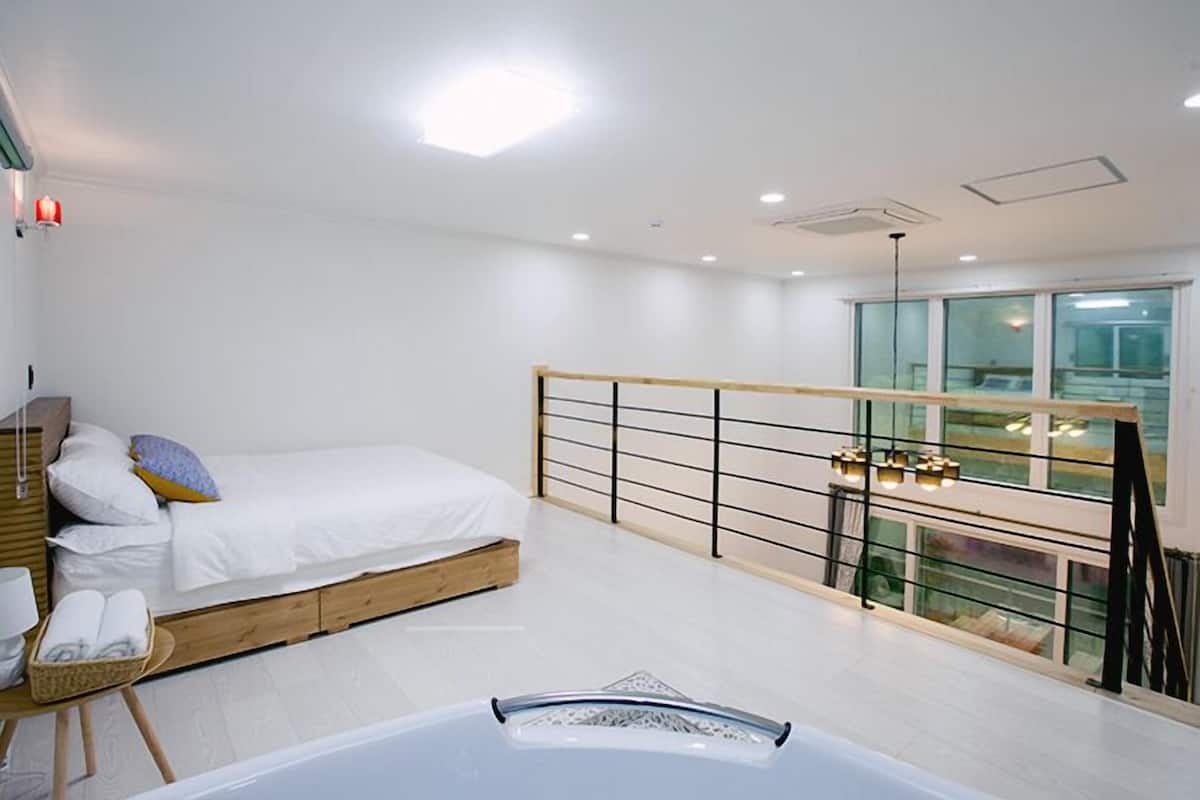 House | 1 bedroom, free WiFi, bed sheets