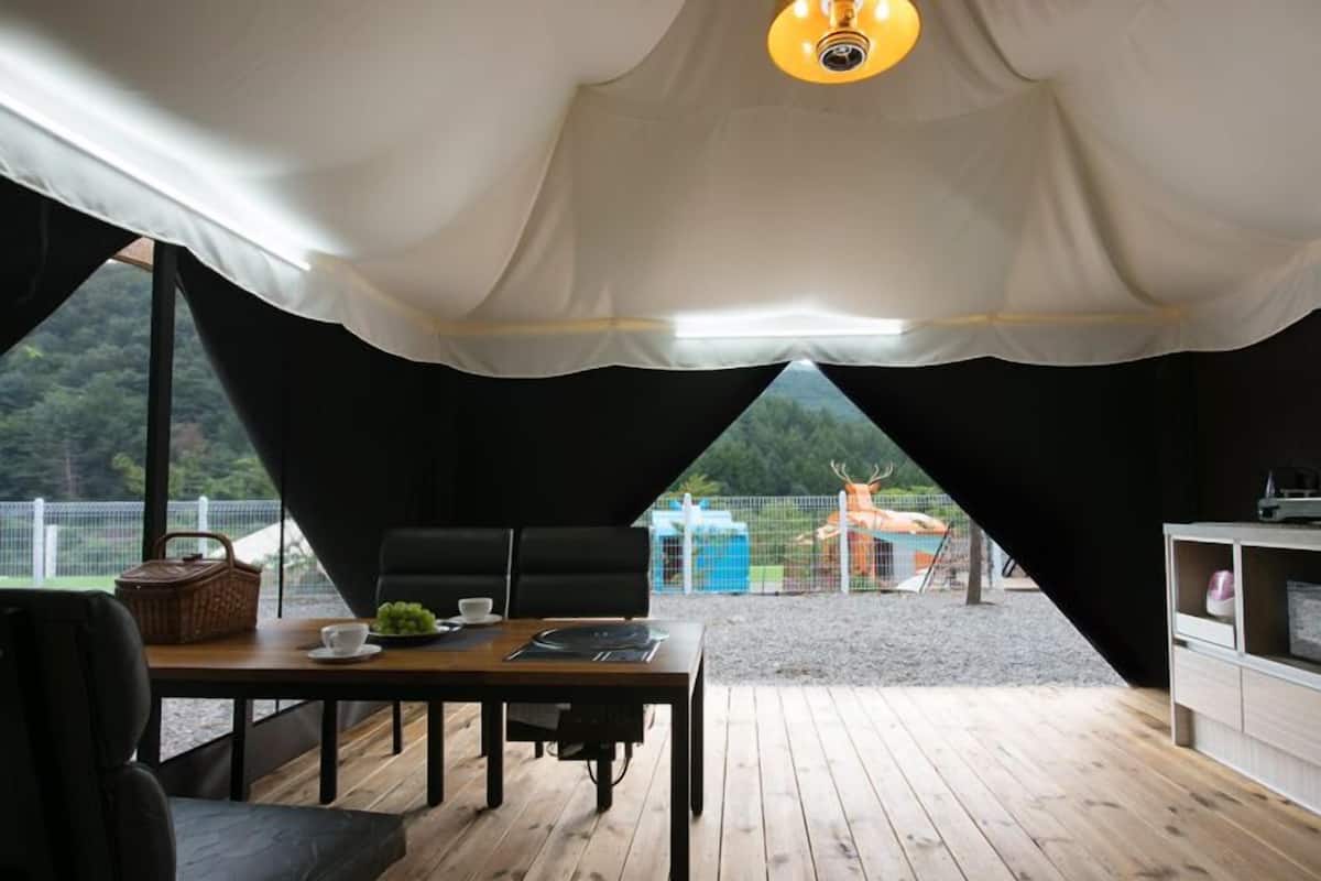 Room (Glamping) | In-room dining