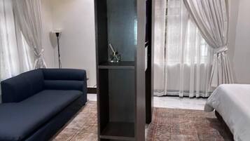 Suite monolocale Premium | Area soggiorno | TV a schermo piatto