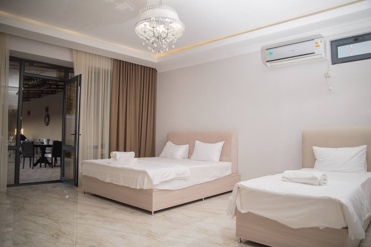 Triple Room | Minibar, desk, blackout drapes, soundproofing
