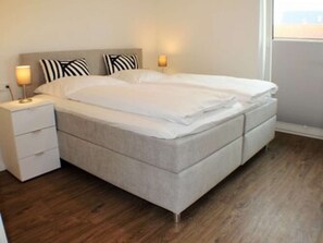 2 bedrooms, iron/ironing board, WiFi, wheelchair access