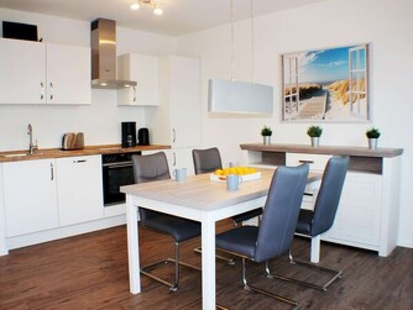 Fridge, oven, stovetop, dishwasher - Sielhuus 1 - Exclusive first floor apartment with sauna and box-spring beds (Fedderwardersiel-Butjadingen)