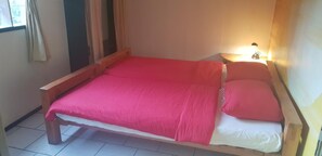 Desk, soundproofing, iron/ironing board, free WiFi - Guest House Jane Naivasha (Naivasha)