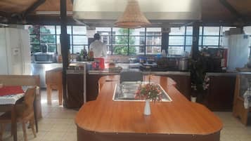 Free daily English breakfast