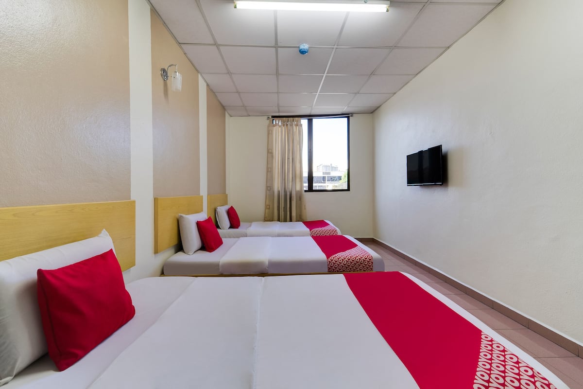 Superior Suite, 3 Twin Beds | Desk, WiFi (free), bed sheets