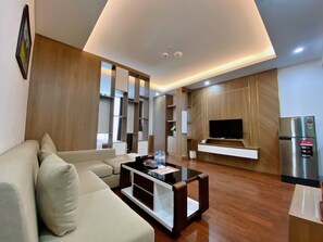 Family Room | Premium bedding, memory foam beds, minibar, desk