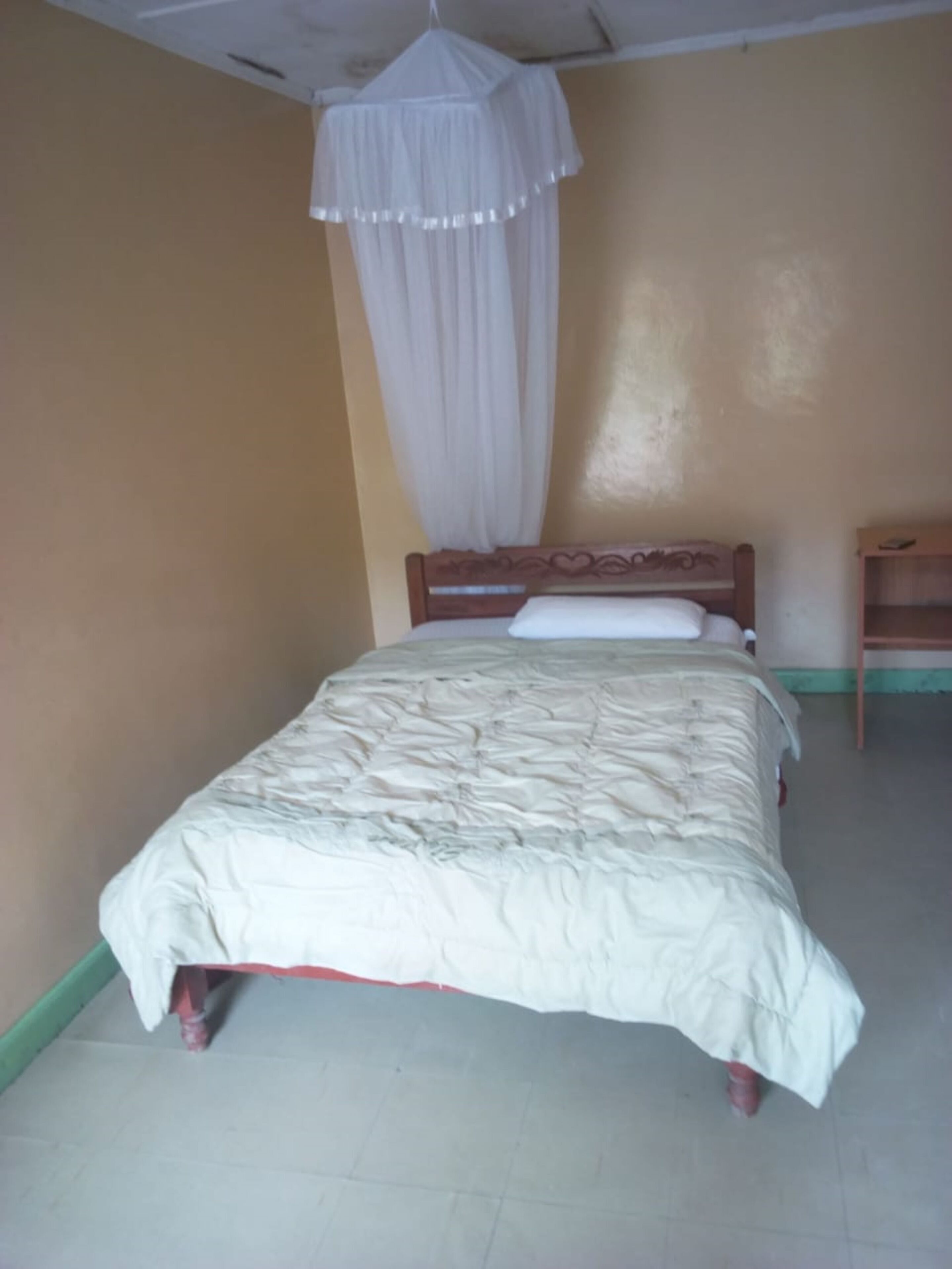 Camas con efecto memoria, escritorio, cortinas blackout y wifi gratis 