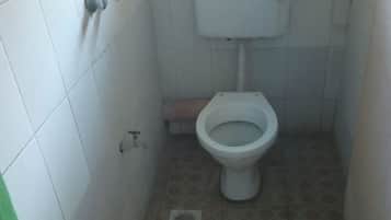 Double Room | Bathroom | Shower, free toiletries, slippers, towels