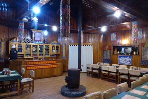 Lobby lounge - Lukla Airport Resort, Lukla (Lukla)