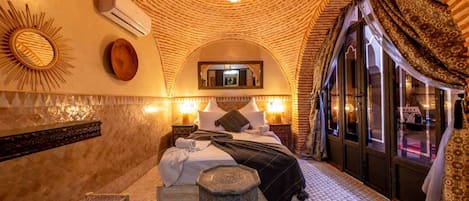 Premium bedding, in-room safe, individually decorated