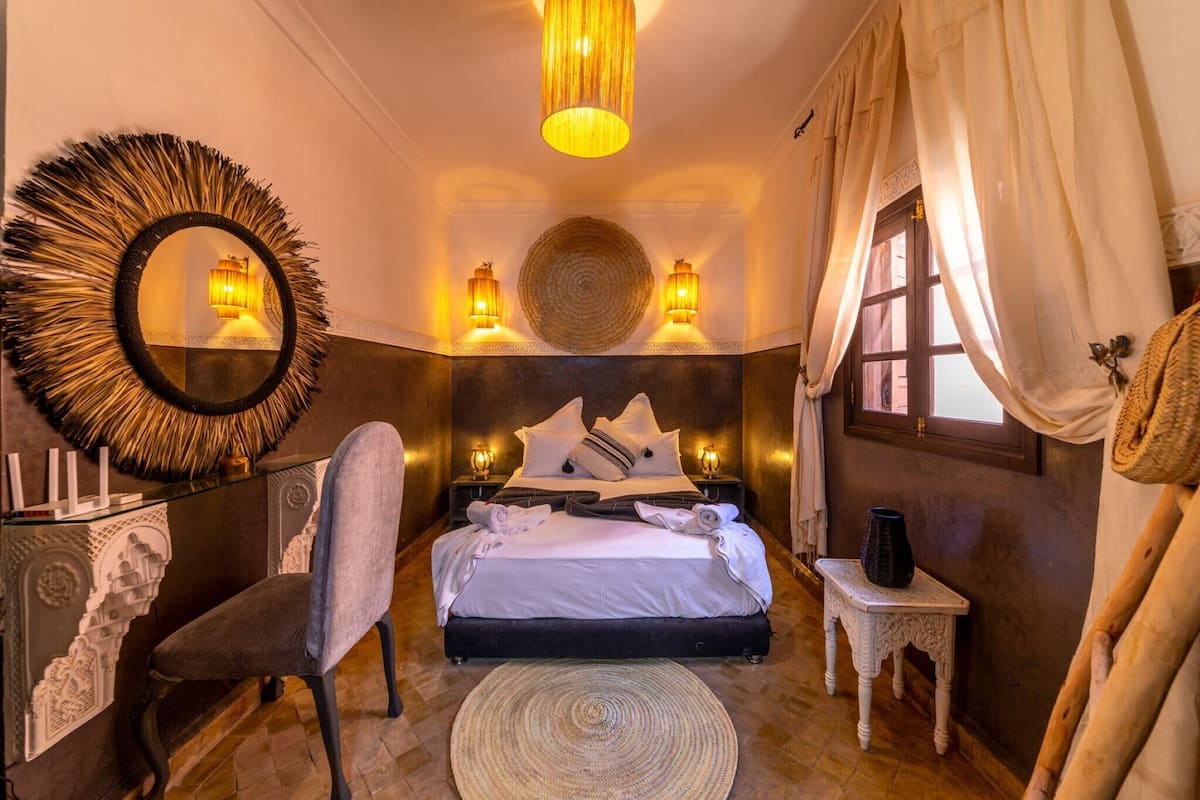 Premium bedding, in-room safe, individually decorated