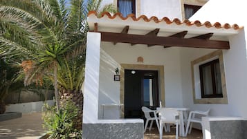 Decoración individual, mobiliario individual, cunas gratuitas