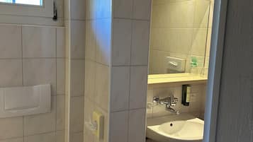 Einzelzimmer mit Eigerblick | Badezimmer | Haartrockner, Handtücher